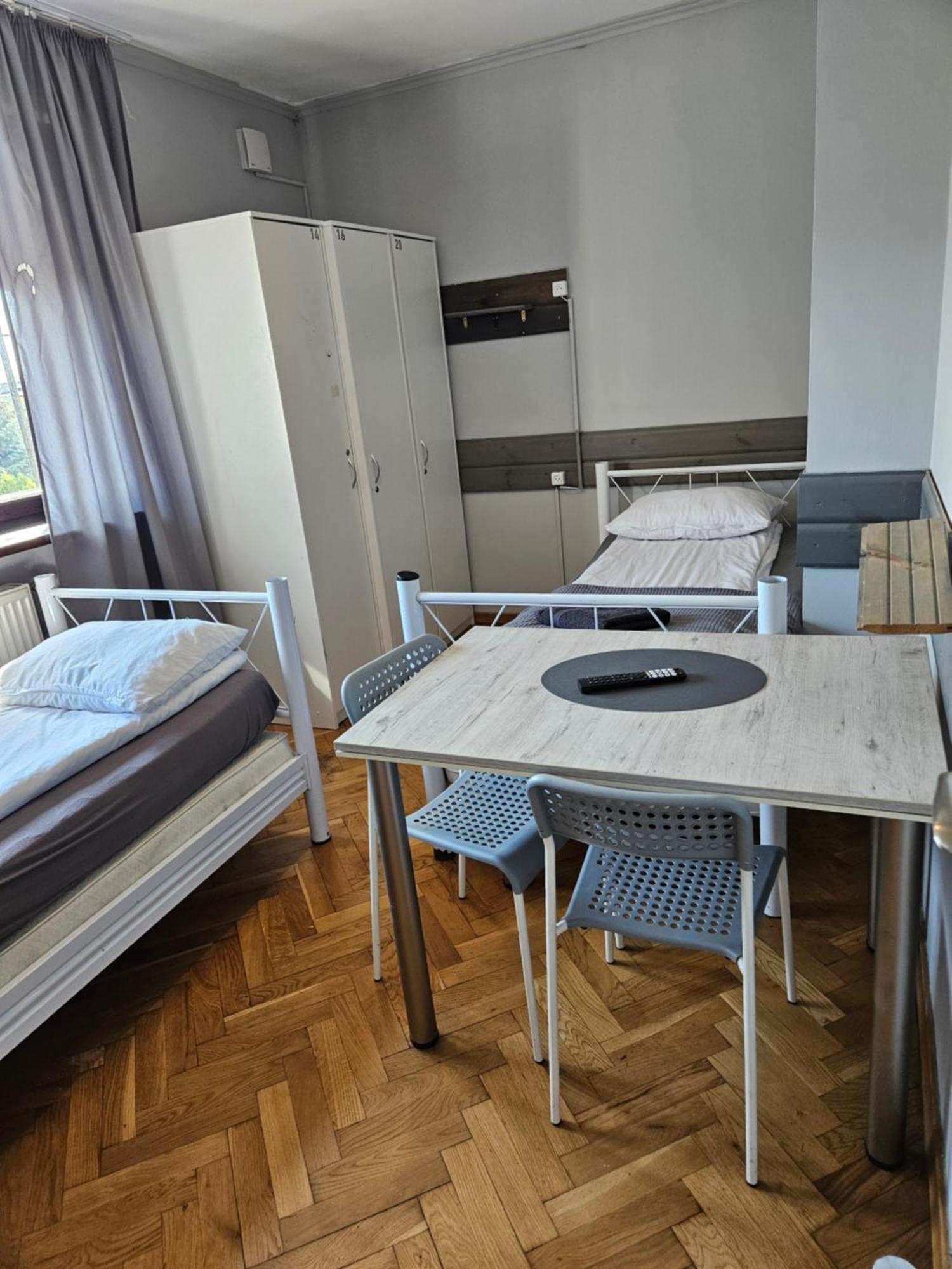 Pokoje Pracownicze Кімнати Для Працівників,Гуртожиток Swarzedz Bagian luar foto