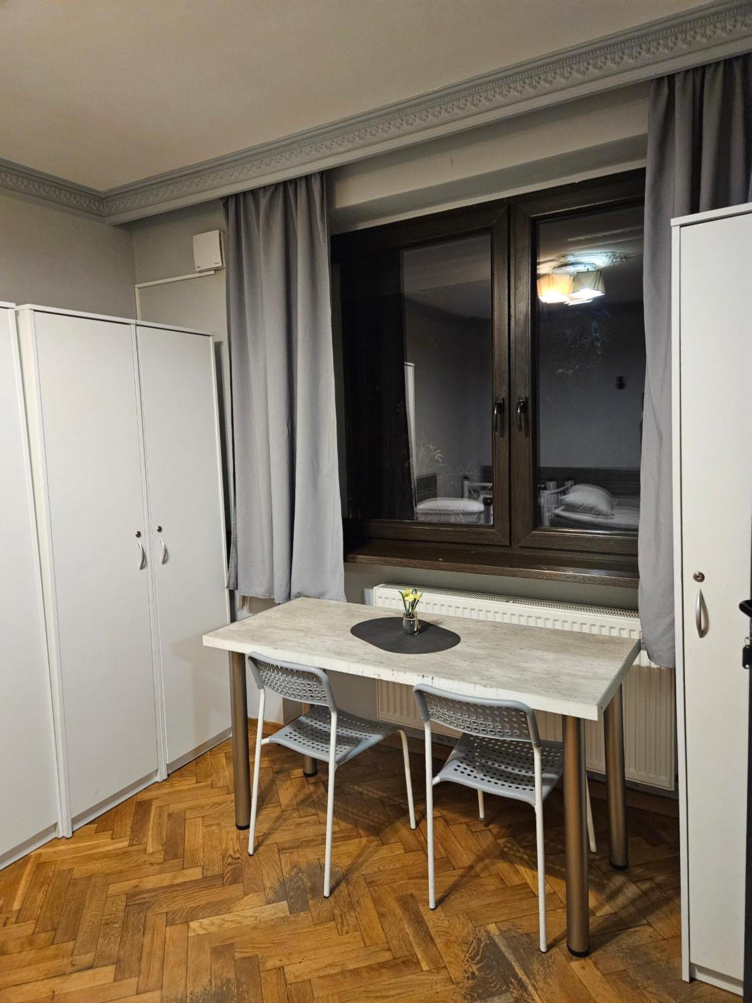 Pokoje Pracownicze Кімнати Для Працівників,Гуртожиток Swarzedz Bagian luar foto