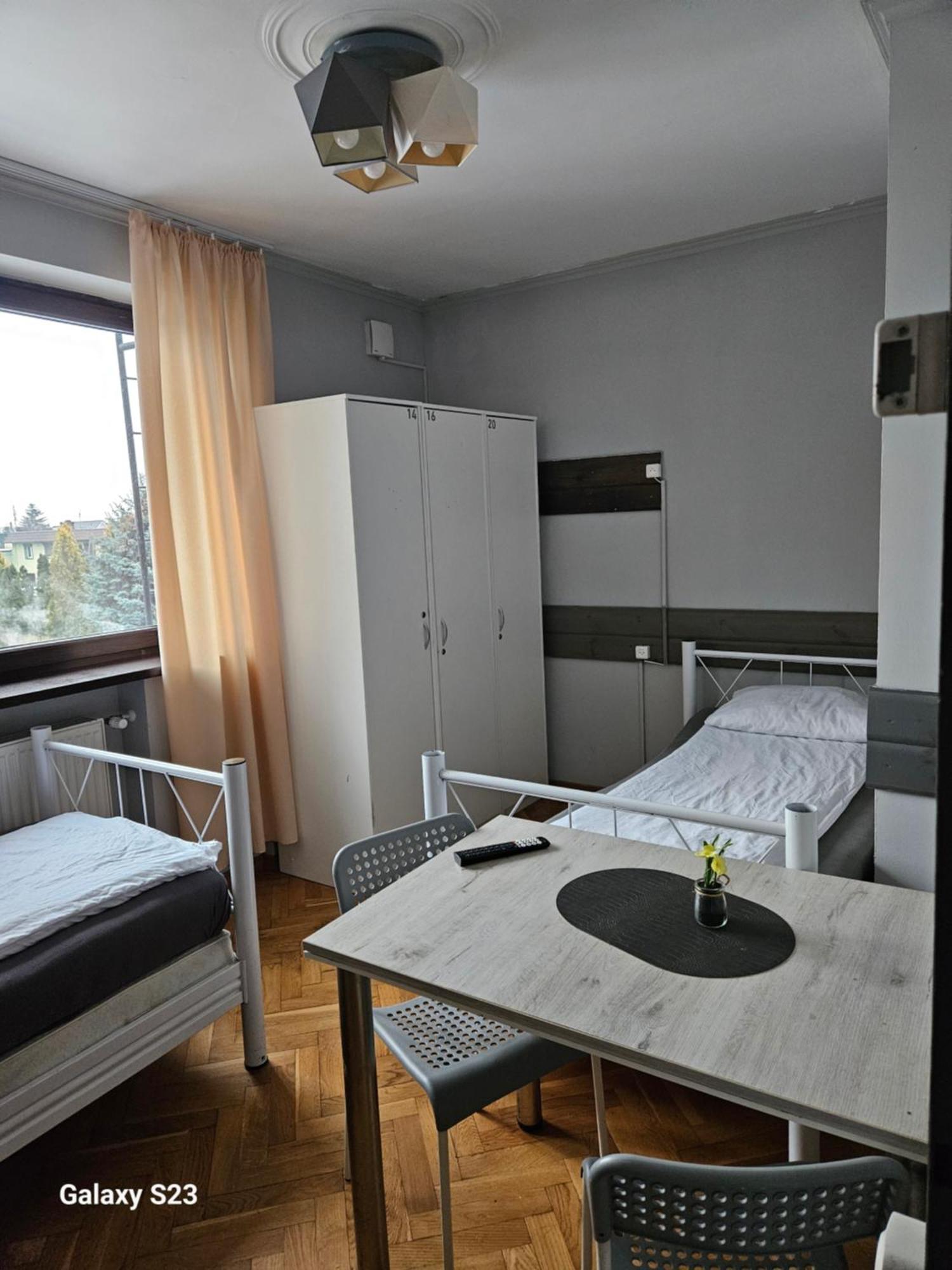 Pokoje Pracownicze Кімнати Для Працівників,Гуртожиток Swarzedz Bagian luar foto