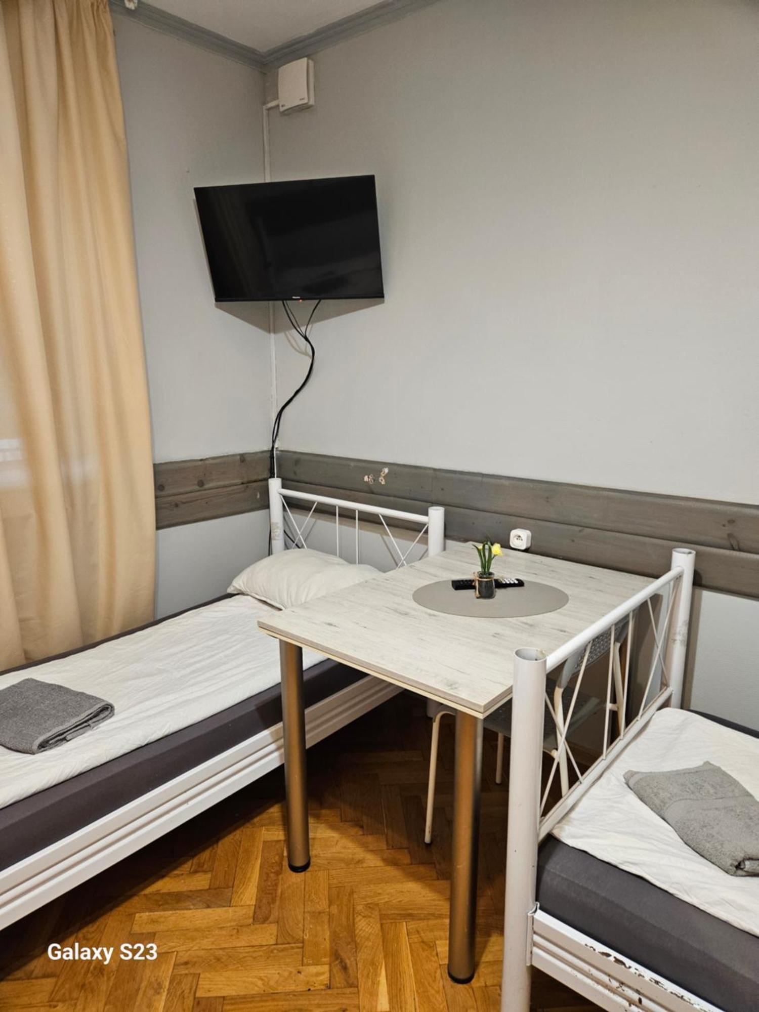 Pokoje Pracownicze Кімнати Для Працівників,Гуртожиток Swarzedz Bagian luar foto